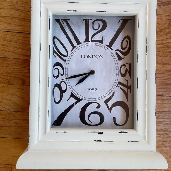 Vintage distressed London Flashback 1982 Clock Retro Works perfectly - Picture 1 of 4